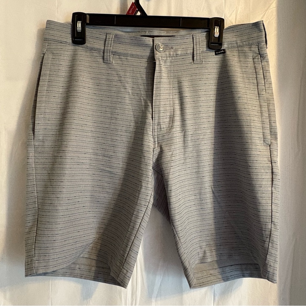 Travis Mathew Shorts Men's Sz 32 Gray‎ Stripe Performance Athletic Golf Chino